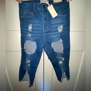 Ripped jean capris NWT 9 stretch